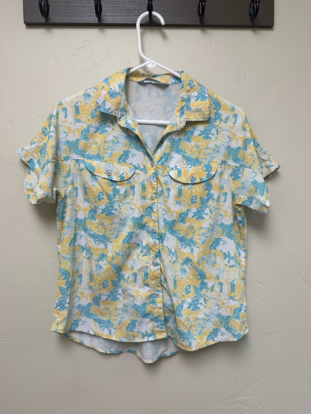 Stio women’s Shifter Short-Sleeve Button-Up Shirt - Yellow & Teal Abstract Print